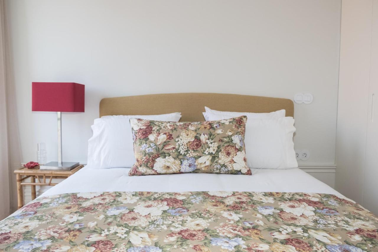 Boutique Rentals-Flores Chic In Historical Center Порто Екстериор снимка